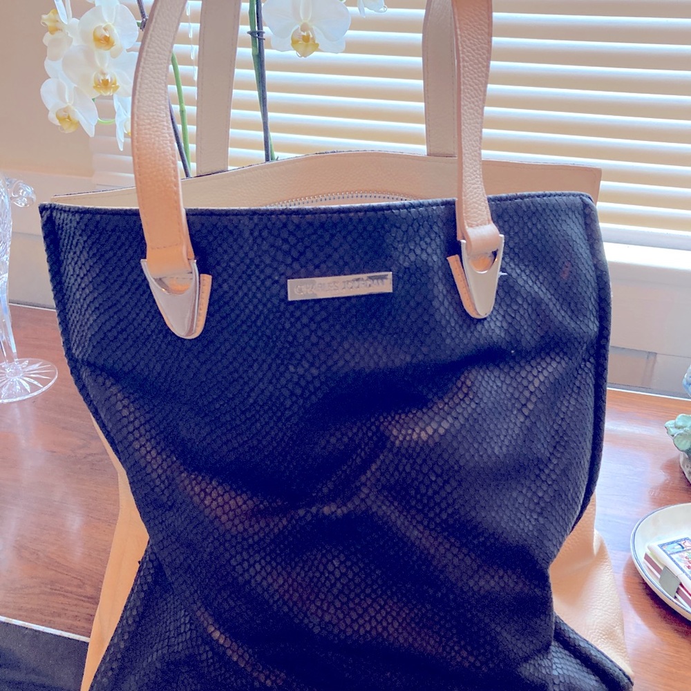 Charles Jourdan leather purse, works for any season!